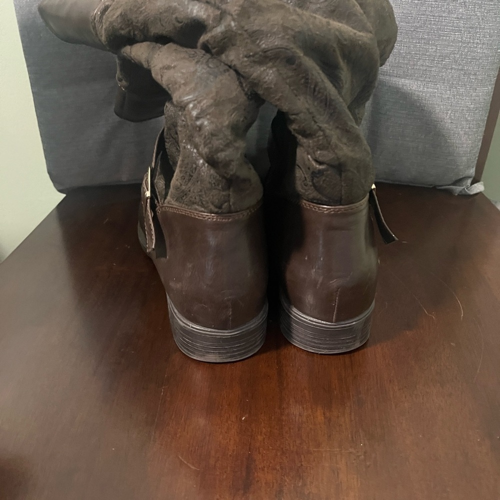 Size 7 Like New Wonderlust boots - Picture 6 of 6